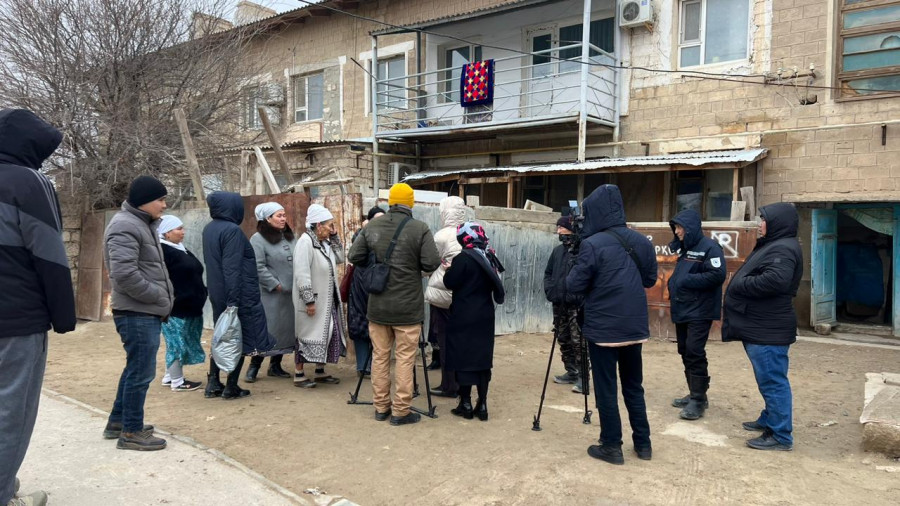 "Үй опырылып жатыр". Жаңаөзенде 150-ге жуық отбасы апатты үйлерде тұруға мәжбүр