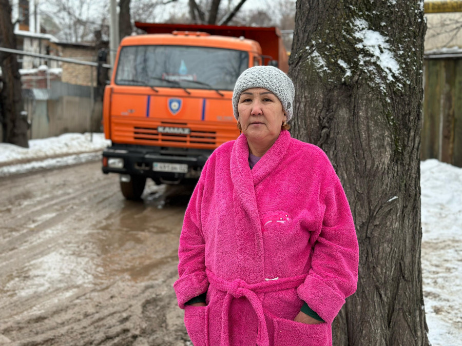 "Далаға шықсам тау құлап жатыр" - Алматылық тұрғын лай көшкіні туралы 