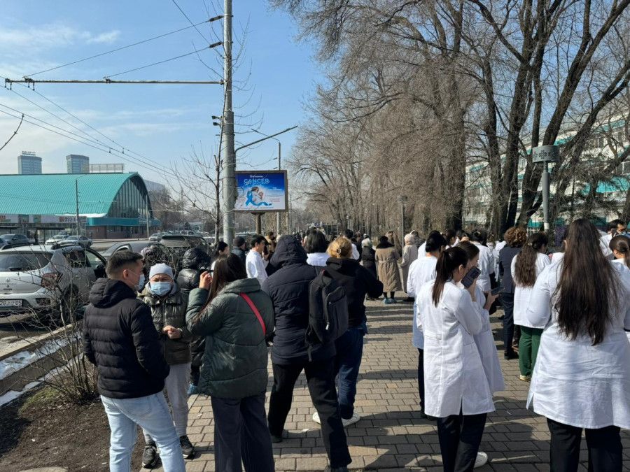 Алматыдағы жер сілкінісі: қабылдау пунктіне қанша адам жүгінді?