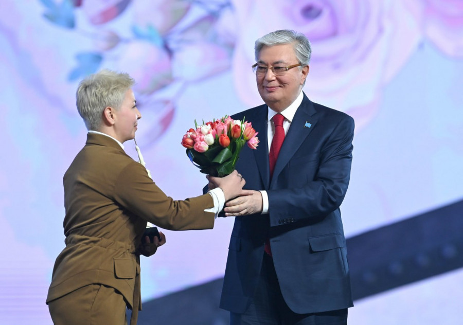 Тоқаев қазақстандықтарды Халықаралық әйелдер күнімен құттықтады