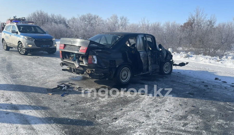 "Жүкті әйел жансақтауда жатыр": БҚО-да жантүршігерлік жол апаты болды