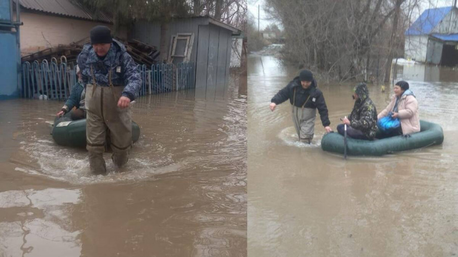 Ақтөбеде учаскелік полицей су басқан аумақтан тұрғындарды арқалап алып шыққан