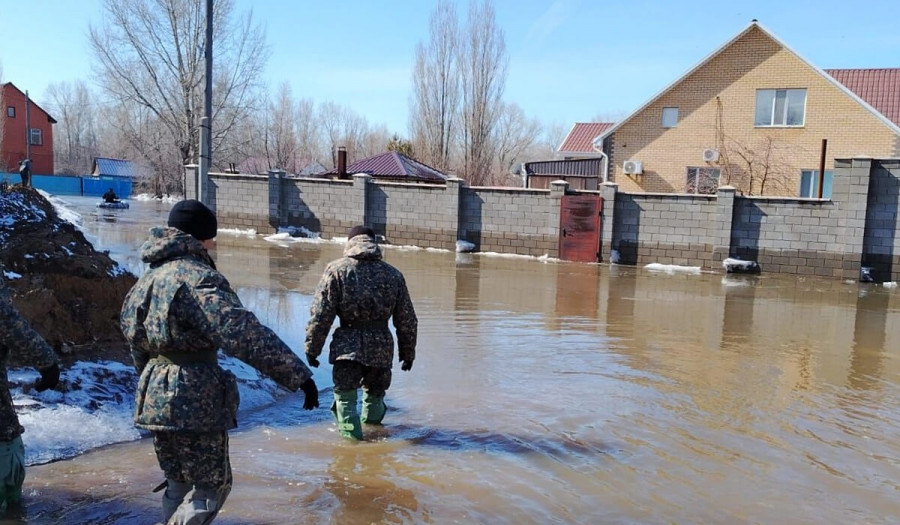 БҚО-дағы су тасқыны: 15 үйдің иесі табылмай жатыр