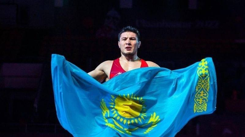 Азамат Дәулетбеков өзбек балуанын жеңіп үш дүркін Азия чемпионы атанды