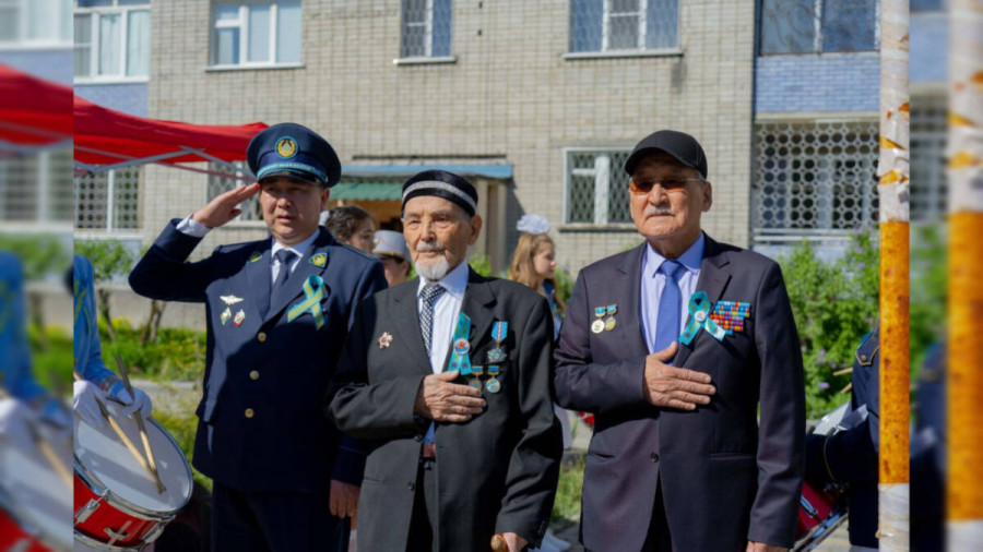 ШҚО полицейлері соғыс ардагерінің ауласында шеру өткізді