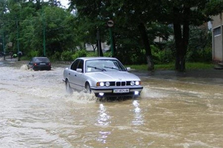 Су басу қаупіне байланысты екі облыста көлік қозғалысына шектеу енгізілді