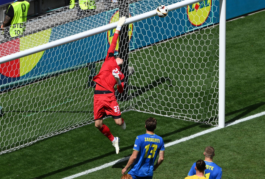 Украина құрамасы топтағы бірінші ойында ойсырай ұтылды