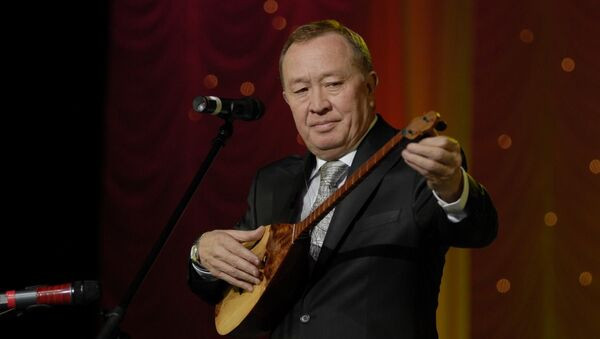 "Боздап көзімнен жас ағып кетті". Алтынбек Қоразбаев өмірде болған оқиғаны еске алды