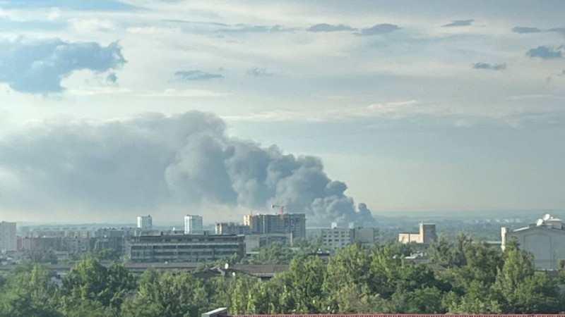 Алматыда барахолка аумағында ірі өрт сөндіріліп жатыр