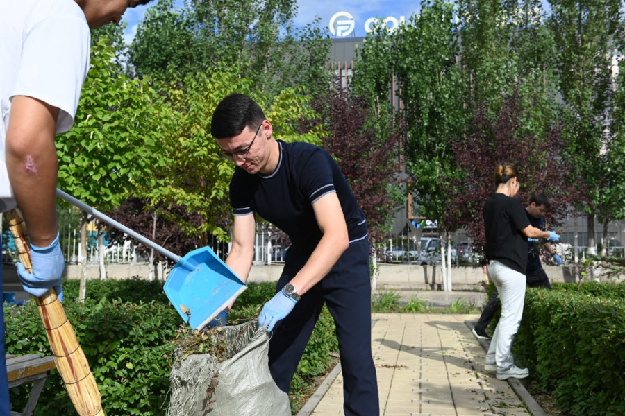 Ақтөбелік кәсіпкерлер "Таза Қазақстан" республикалық экологиялық акциясына белсенді қатысуда