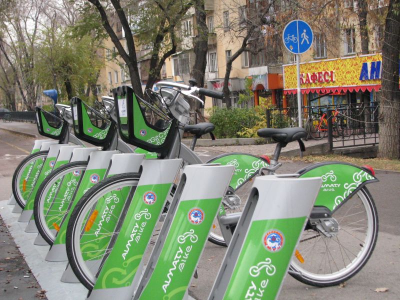 Байбек пен Винокуров Almaty Bike велопрокат жүйесін сынақтан өткізді