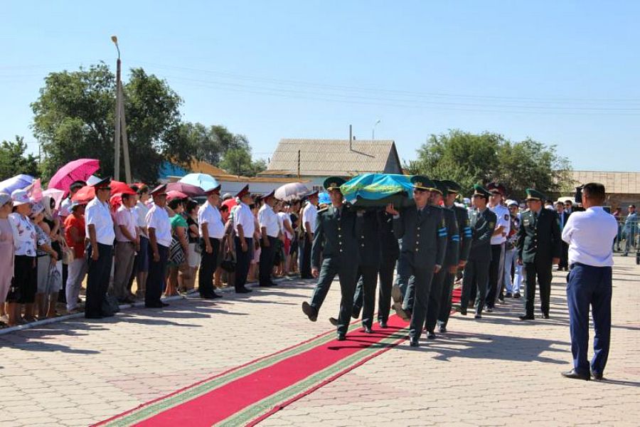 Соғыста қаза болған сарбаздың сүйегі туған жерге әкелінді 