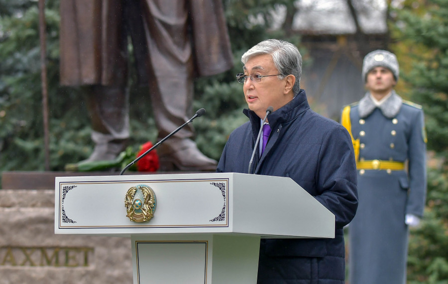 Президент Ахмет Байтұрсынұлы ескерткішінің ашылу рәсіміне қатысты