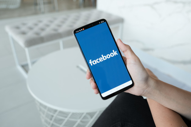 Facebook қолданушылардың жеке профильдерін бақылайтыны рас па?