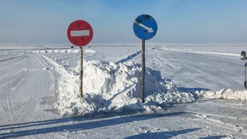 ШҚО-да бес адам мінген көлік мұз астына түсіп кетіп, бір жолаушы қаза болды