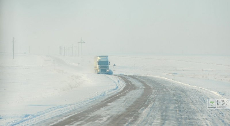 Қазақстанның 3 облысында қарлы боран салдарынан жолдар жабылды