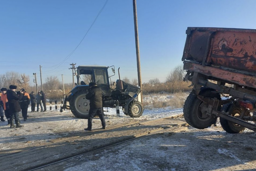 Жетісу облысында трактор пойызға соғылып, бір адам мерт болды