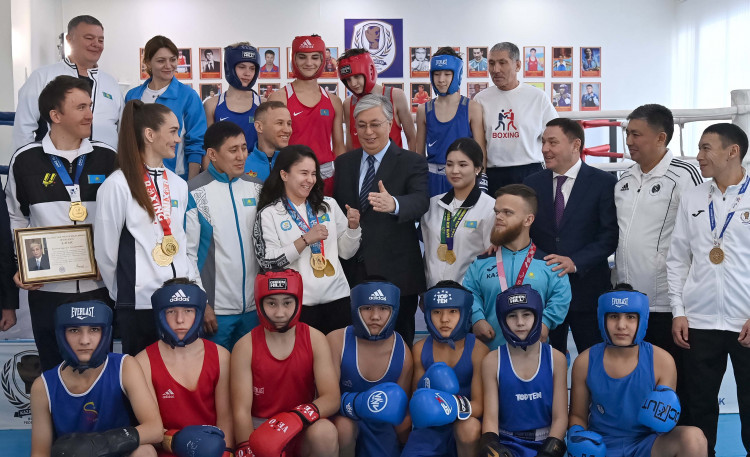 "Жақсы соққы". Тоқаев пен әлем чемпионының әңгімесі видеоға түсіп қалды