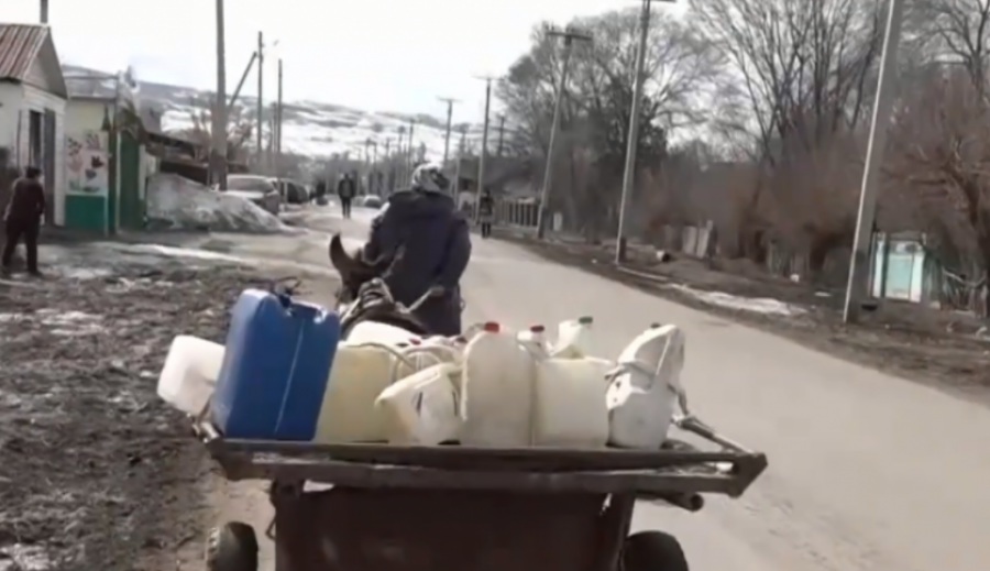 "Малдың нәжісі толып қалған". Алматы облысының тұрғындары қый татитын су ішіп отыр