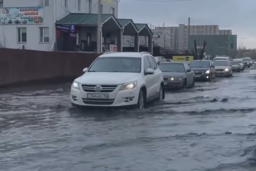 Көлкіген су. Семей тұрғыны сайлауға түсіп жатқан кандидаттарға видеоүндеу жолдады