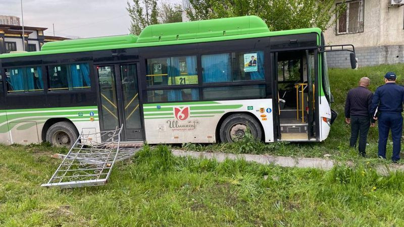 Шымкенттегі автобус апаты: жүргізуші қол тежегішін баспаған