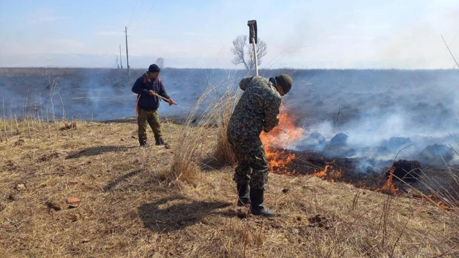 Шығыс Қазақстанда шөп өртеніп жатыр: өңірде дауылды ескерту жарияланды