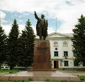 "Өзге халықтардан ұят қой". ШҚО-да Ленин ескерткішін жөндеуге 1,5 миллион теңге бөлінбек