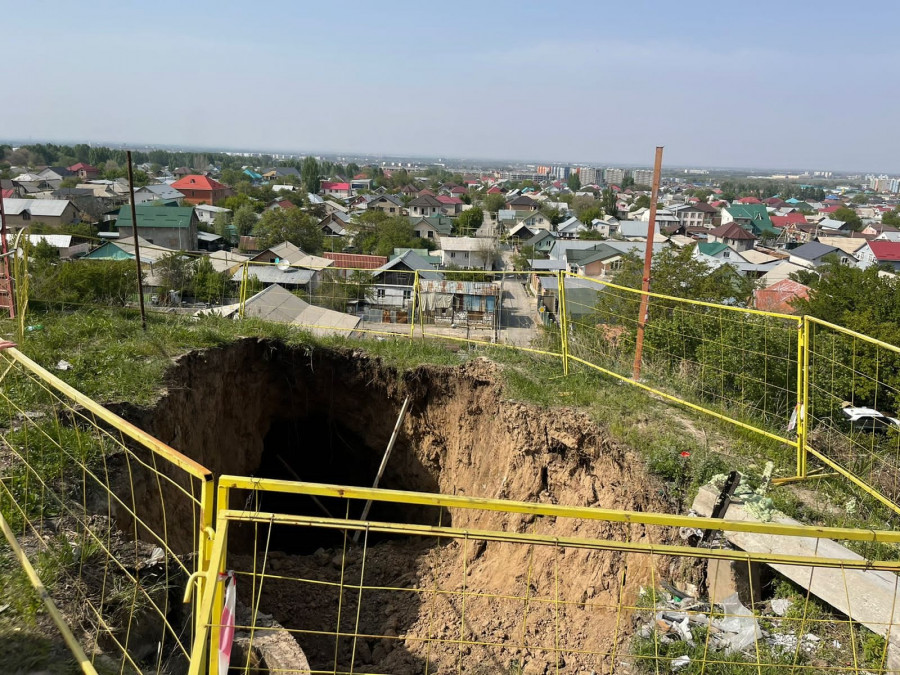 Алматыда тау бөктеріндегі үйлерді су басып қалу қаупі бар