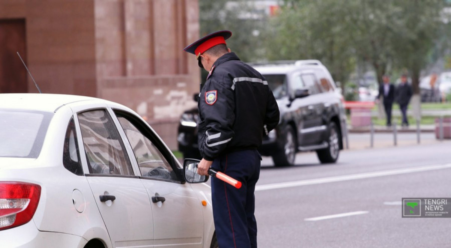 Атырауда жүргізу құқығы жоқ және мас күйде көлік басқарған ер адам қамауға алынды