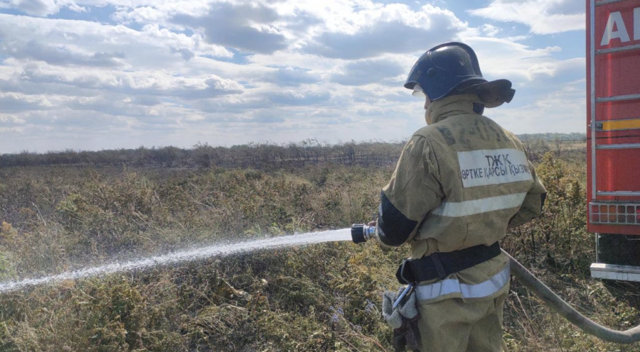 Абай облысындағы құрғақ шөп өрті толығымен сөндірілді