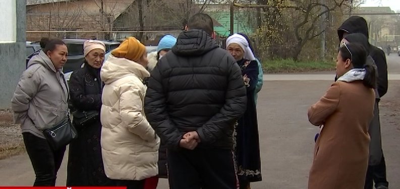 "Кепілде тұр". Тұрғындар өз пәтеріне кіре алмай жүр